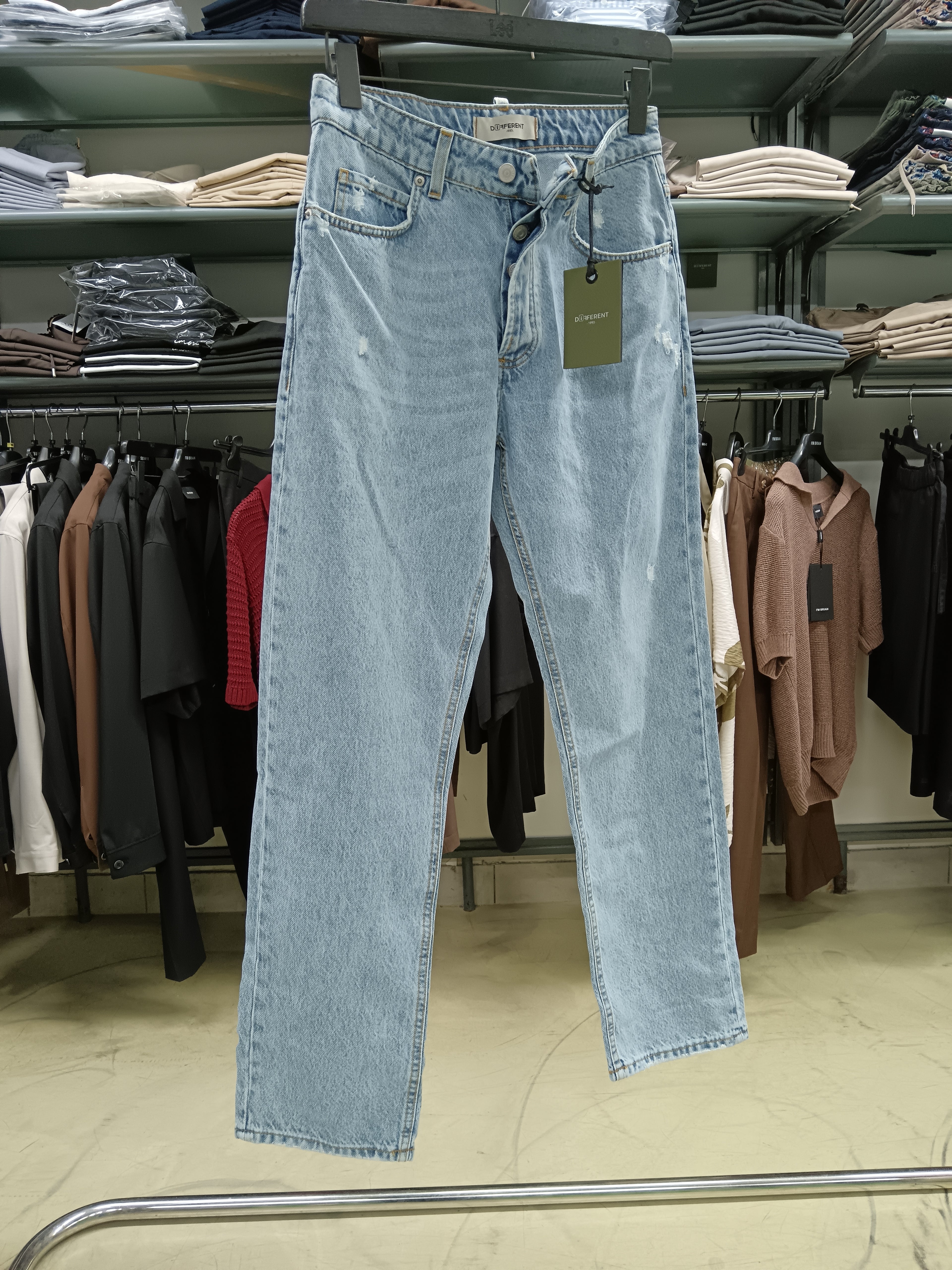 Jeans DIFFERENT Baggy