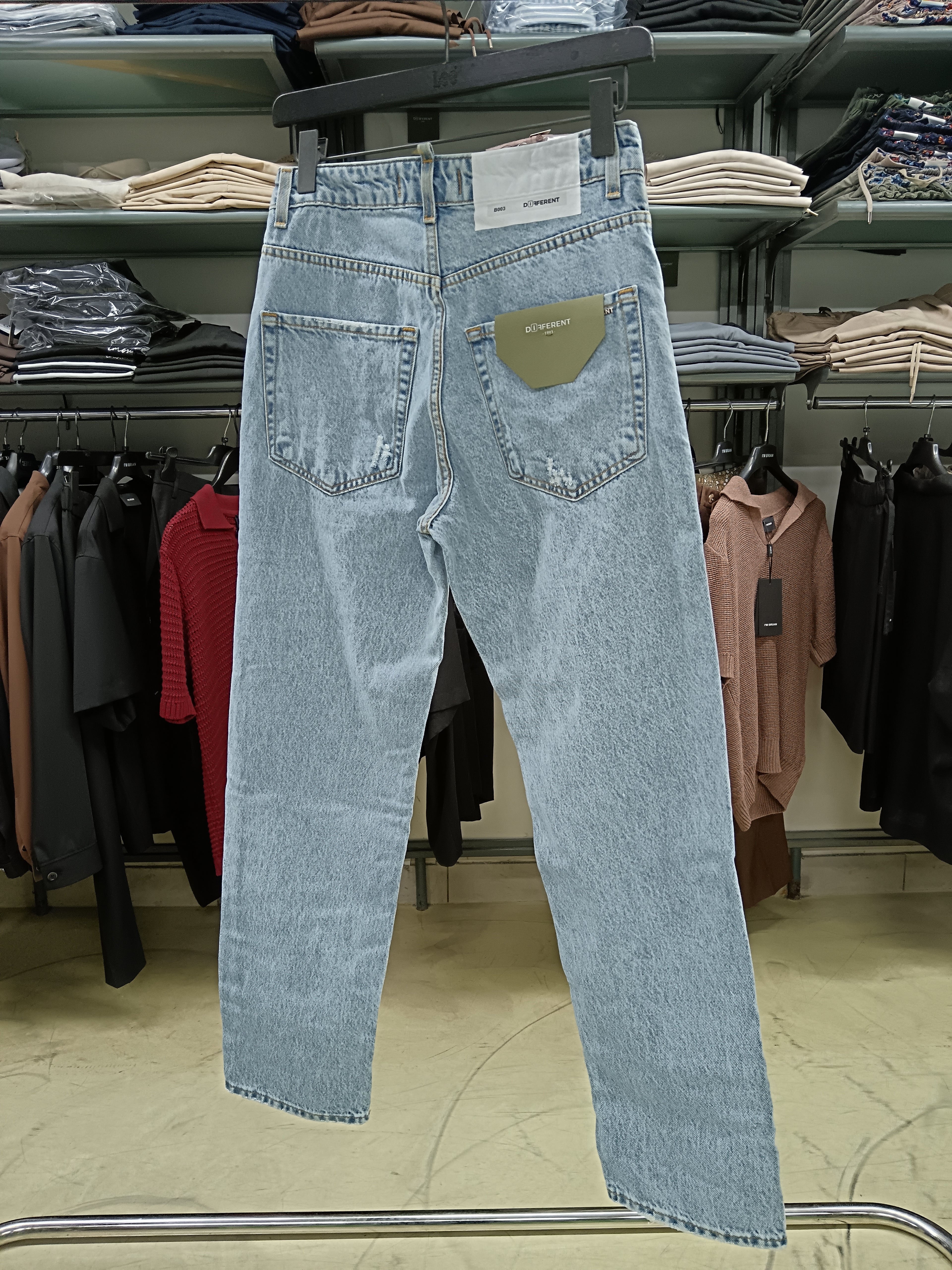 Jeans DIFFERENT Baggy