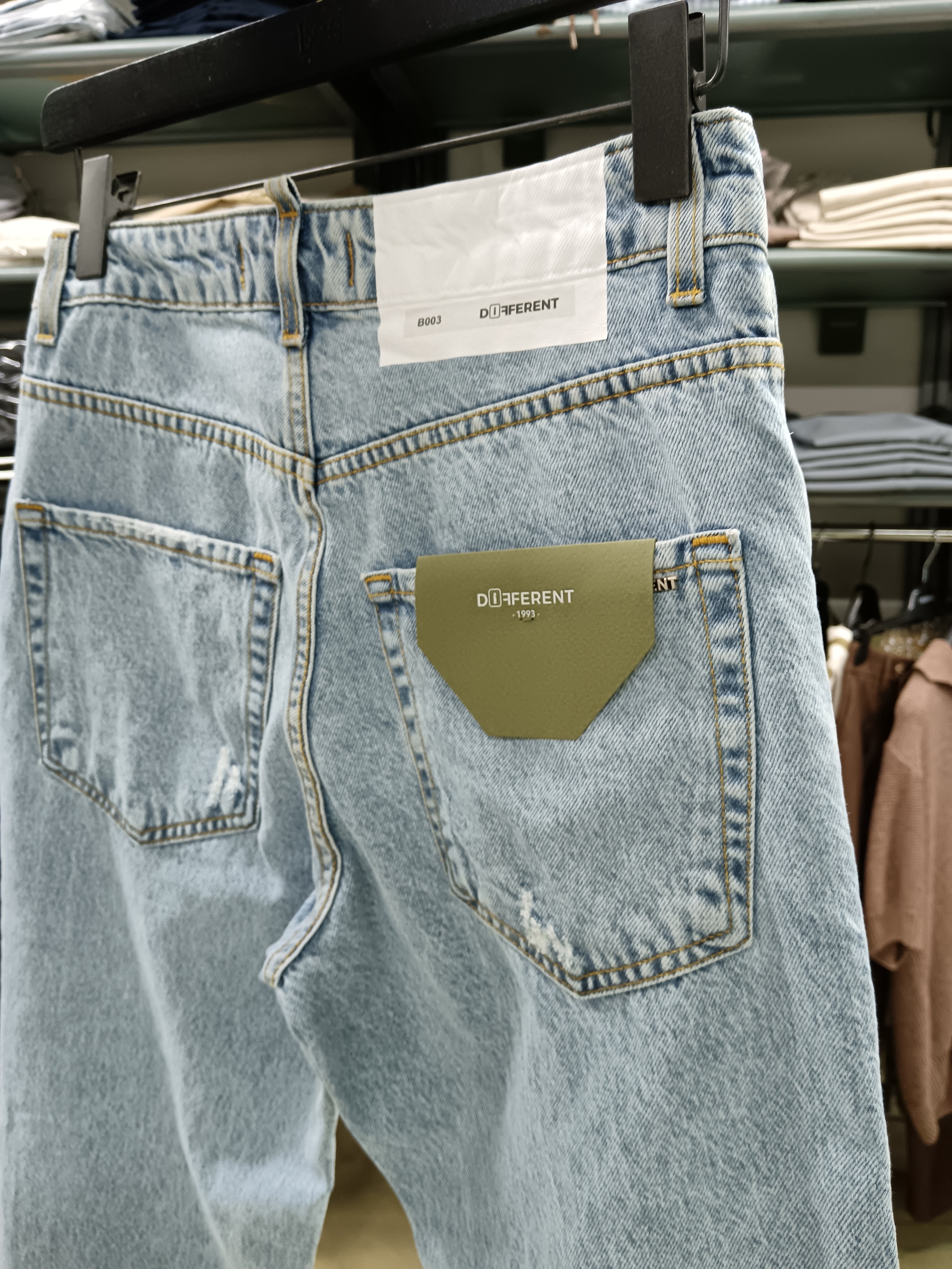 Jeans DIFFERENT Baggy