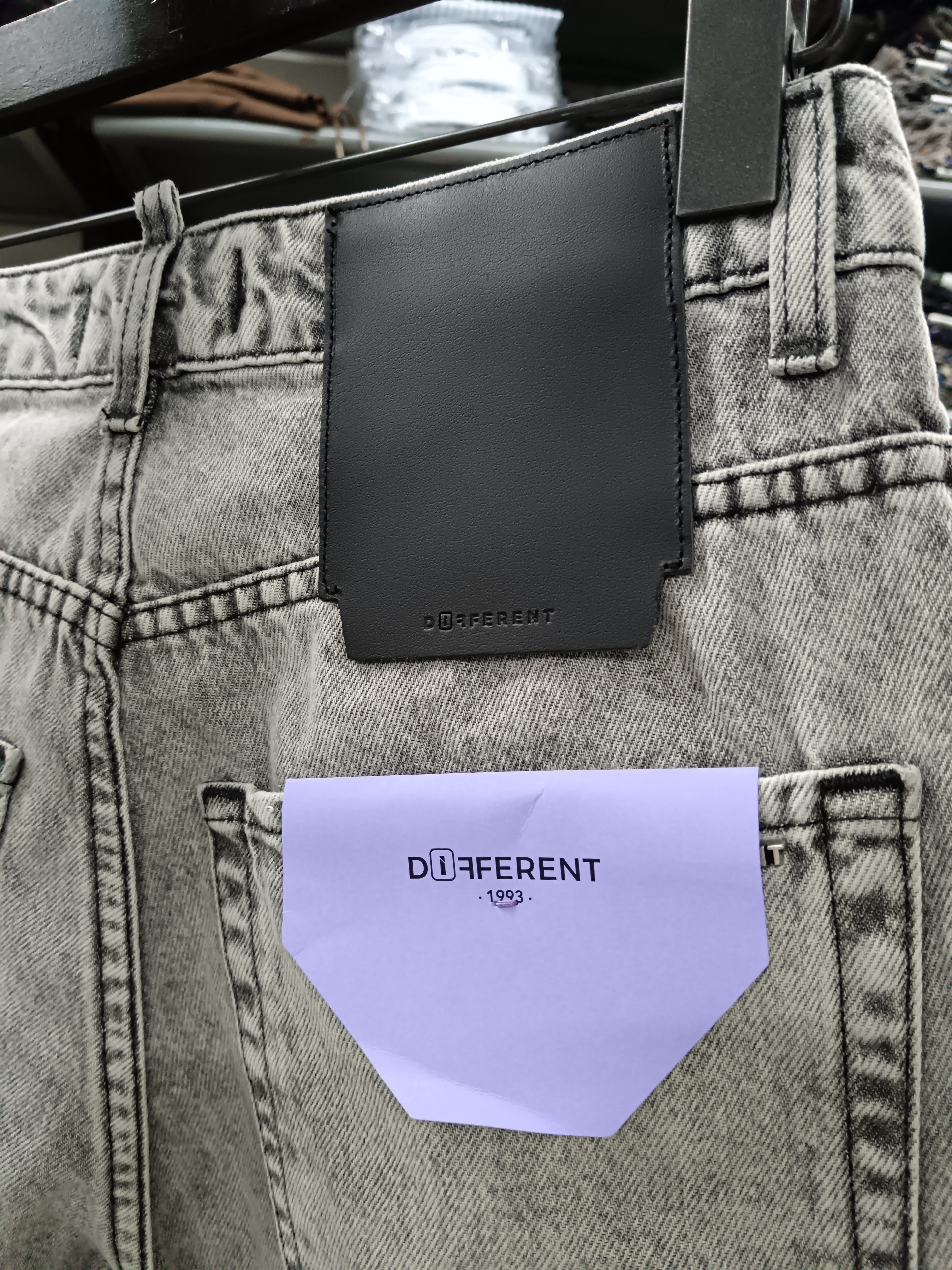 Jeans DIFFERENT Baggy