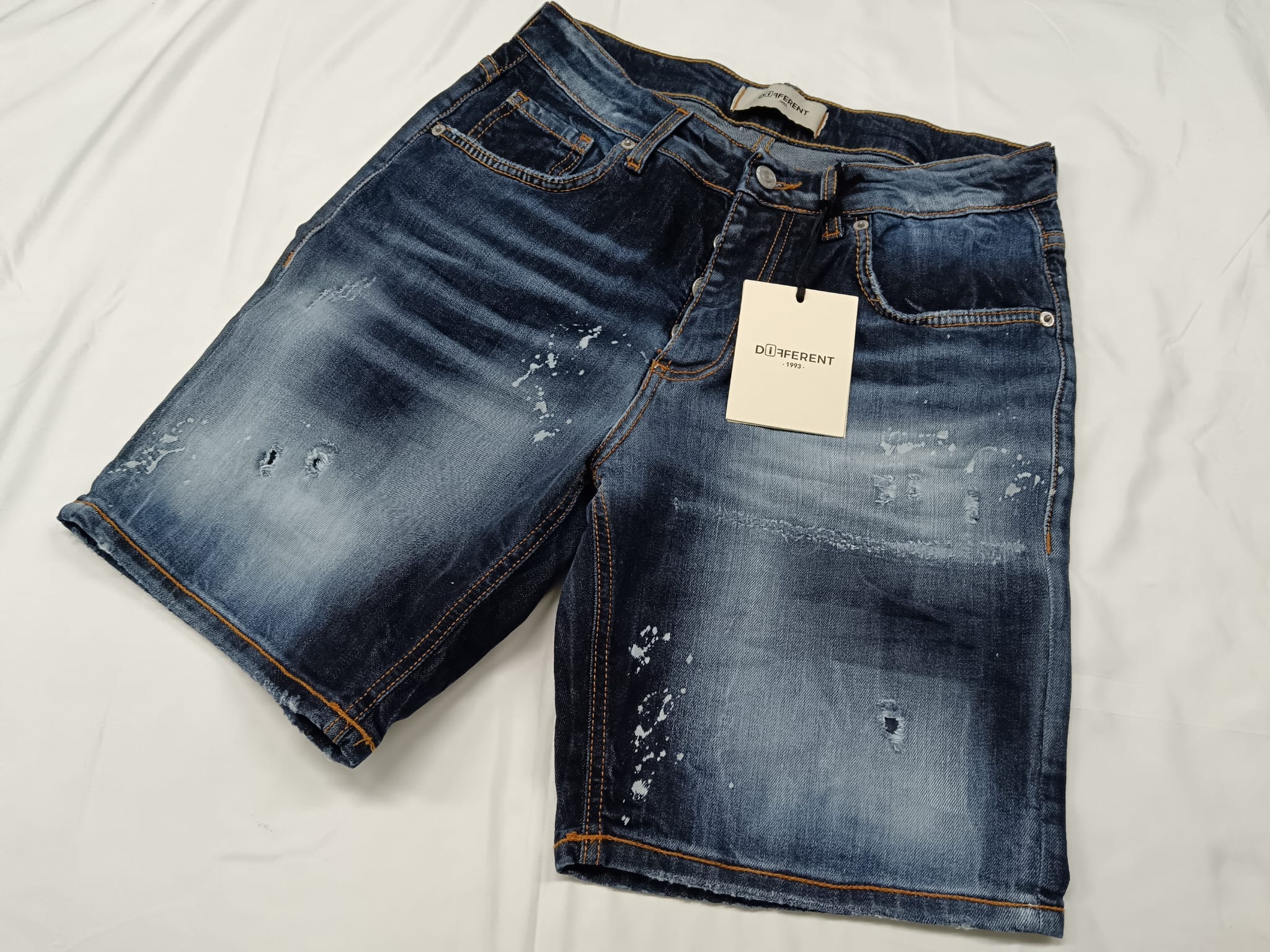 Bermuda jeans Different