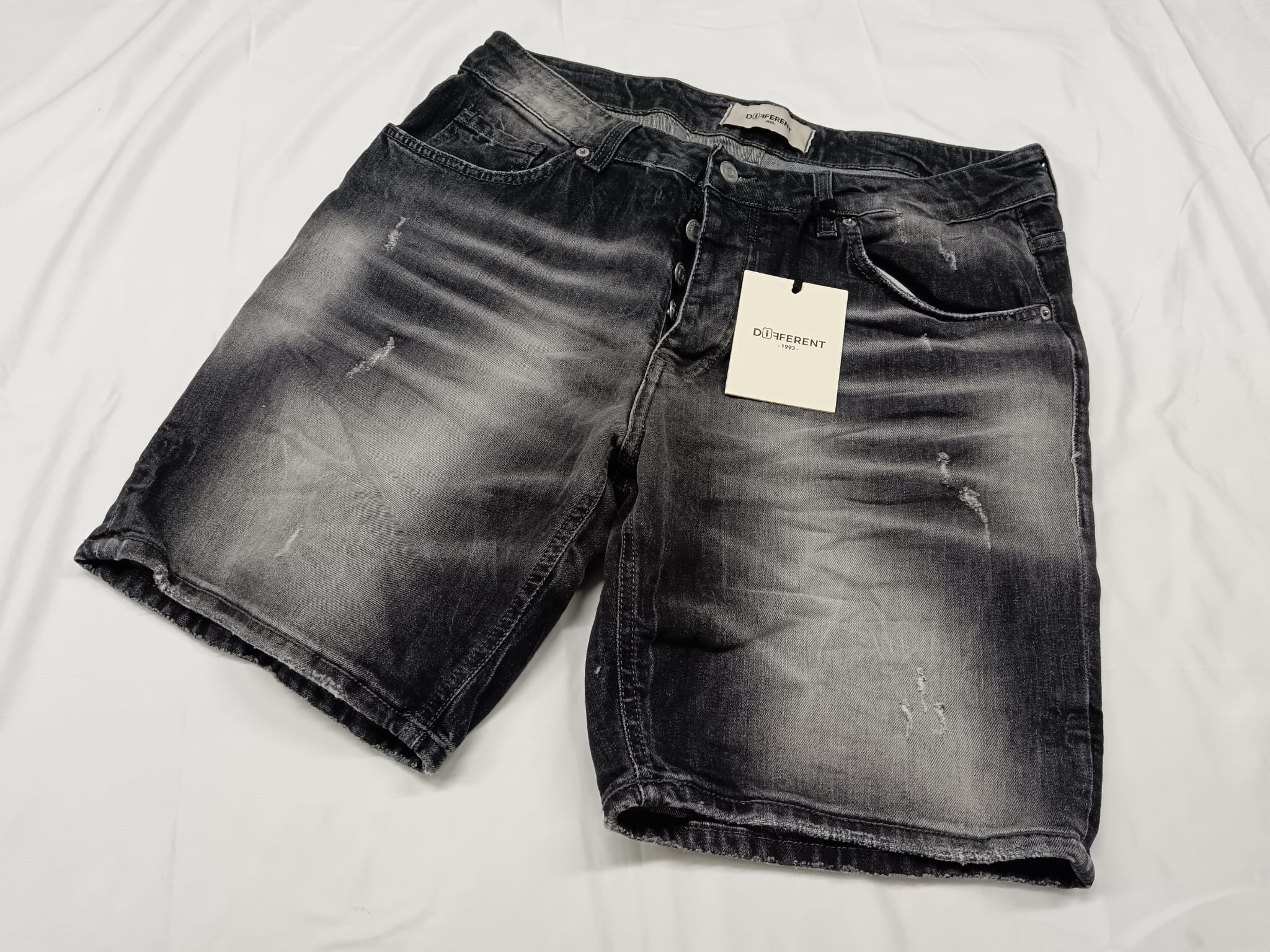 Bermuda jeans Different