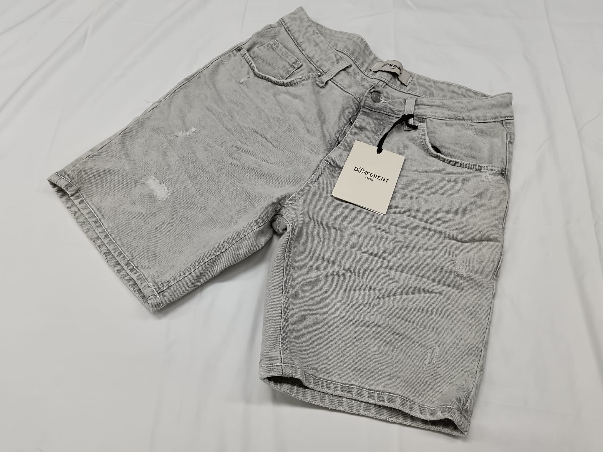 Bermuda jeans Different